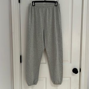 gray sweatpants